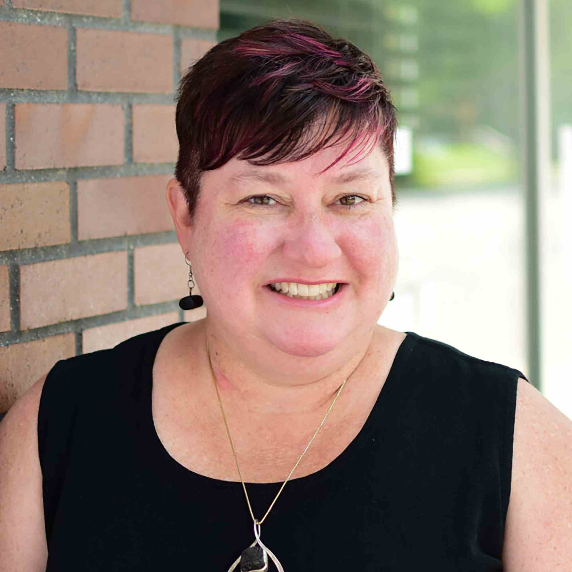 Headshot of Elaine Sterrett Isely