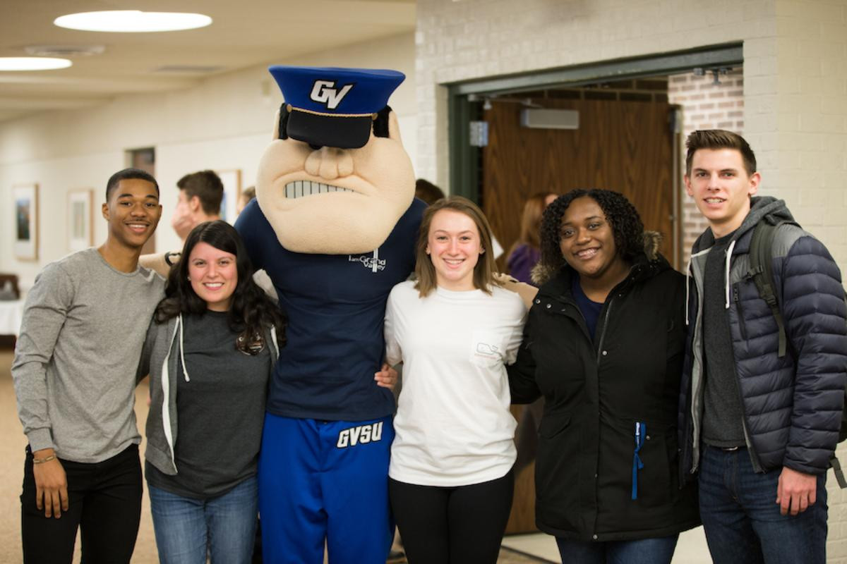 A student organization taking a picture with Louie the Laker