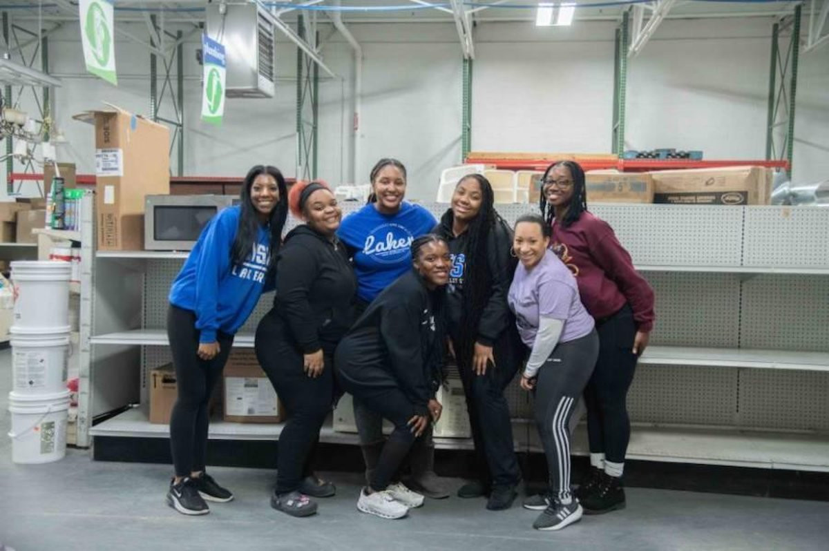 group of girls volunteering on MLK Jr Day of Service and Solidarity
