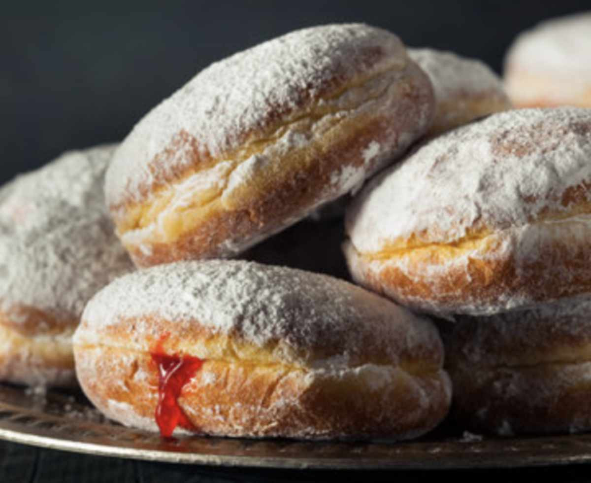 A picture of Paczki on a plate