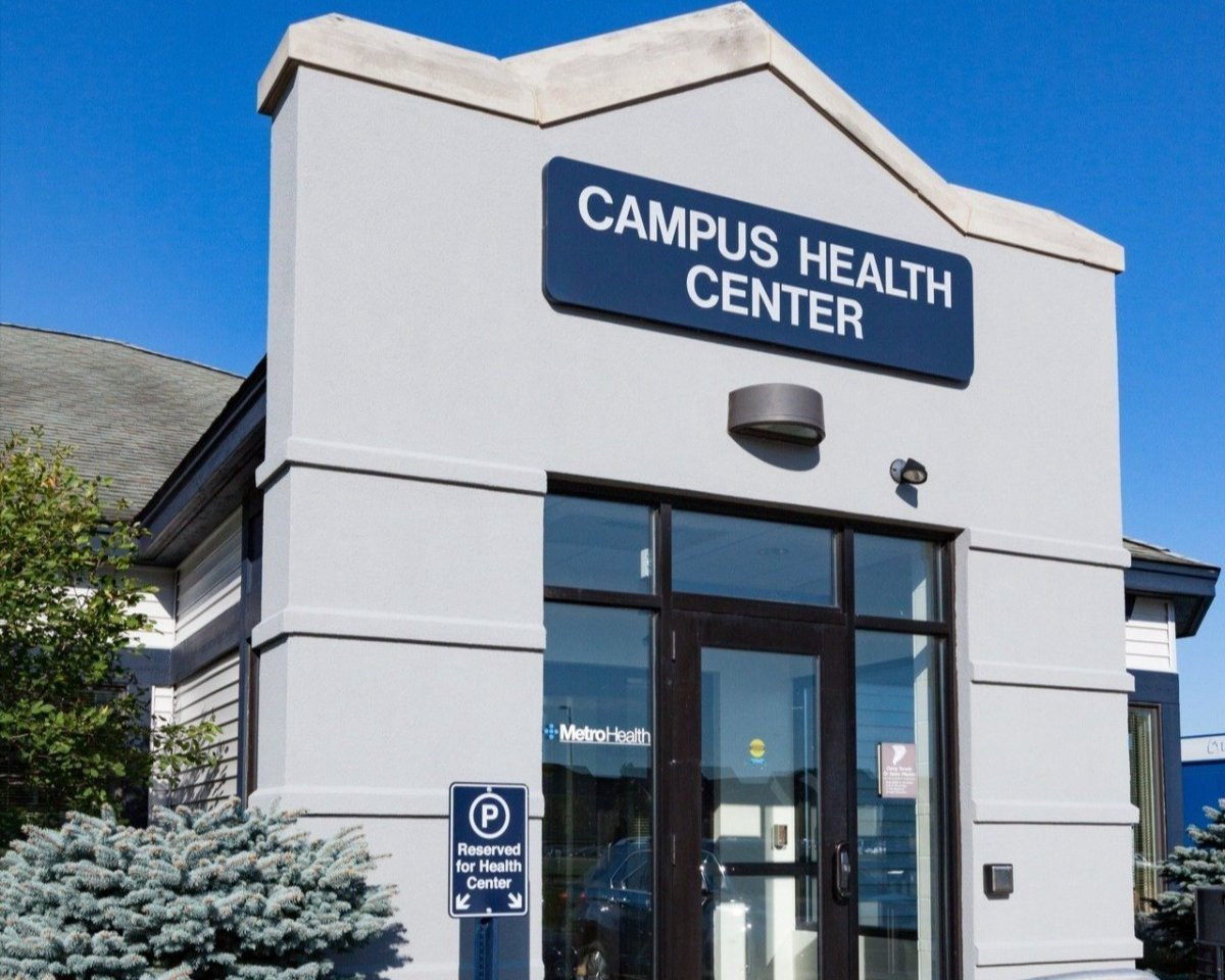 A picture of the GVSU Allendale Campus Health Center building