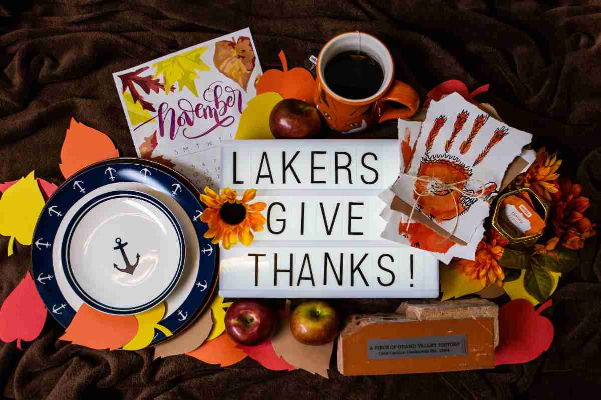 Lakers give thanks!