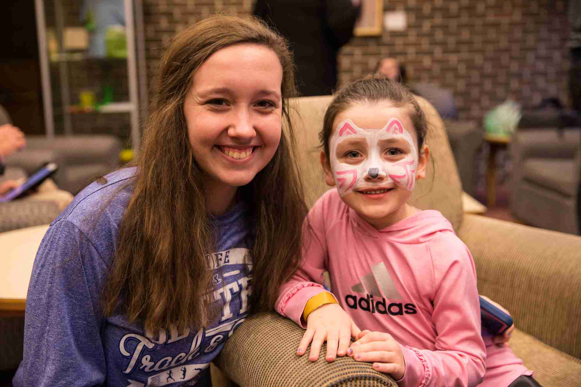 Face painting at sibs and kids