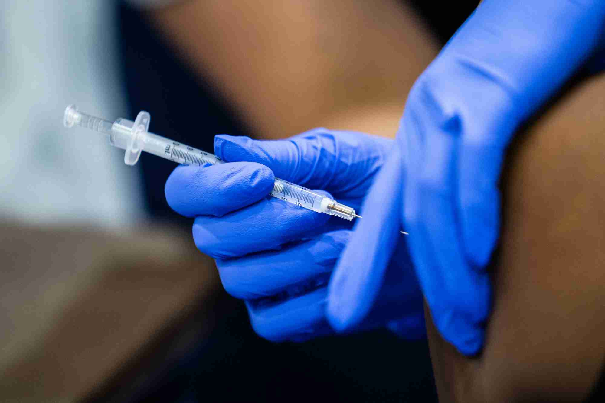 Nurse giving a flu shot