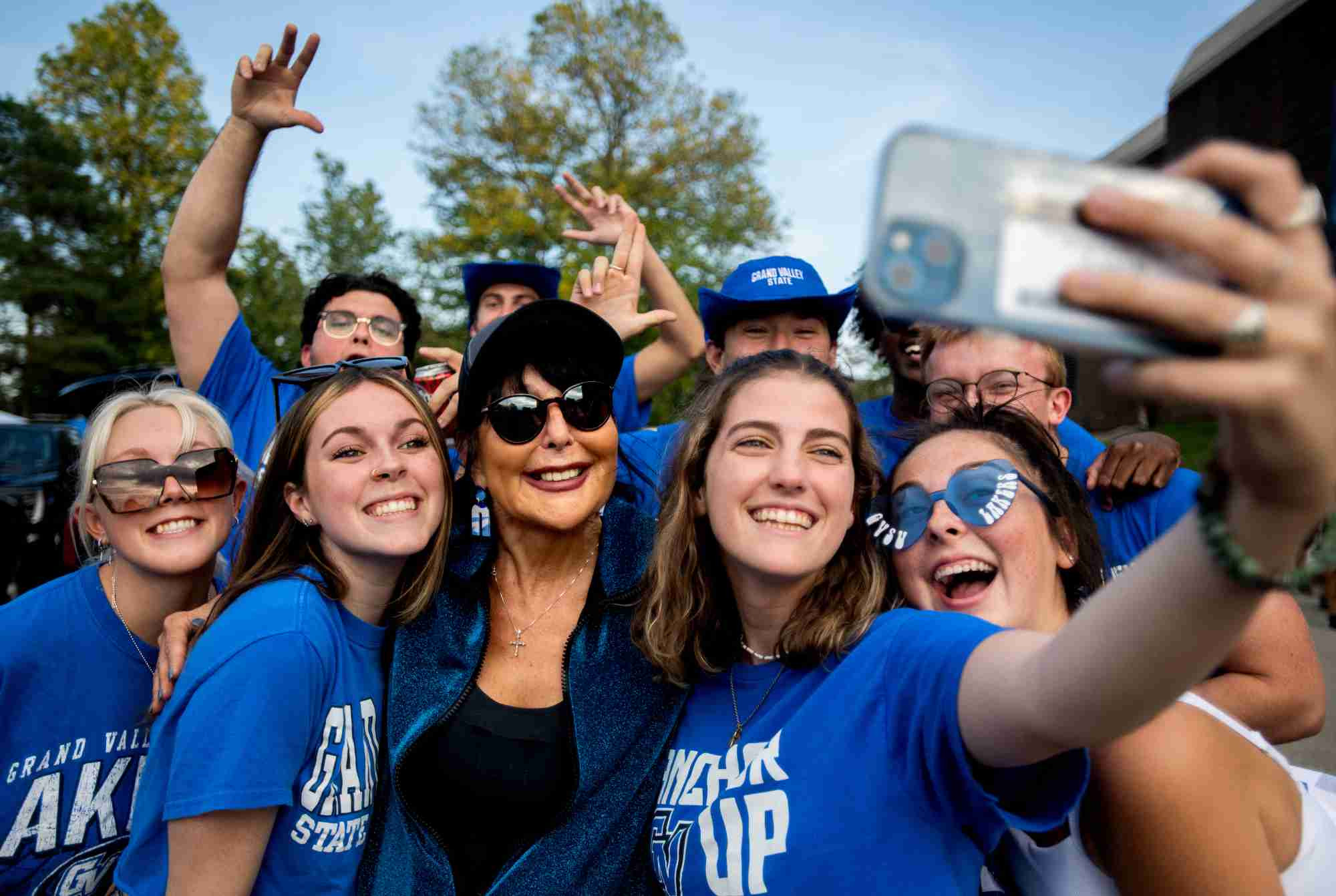 Students taking a picture with President Mantella