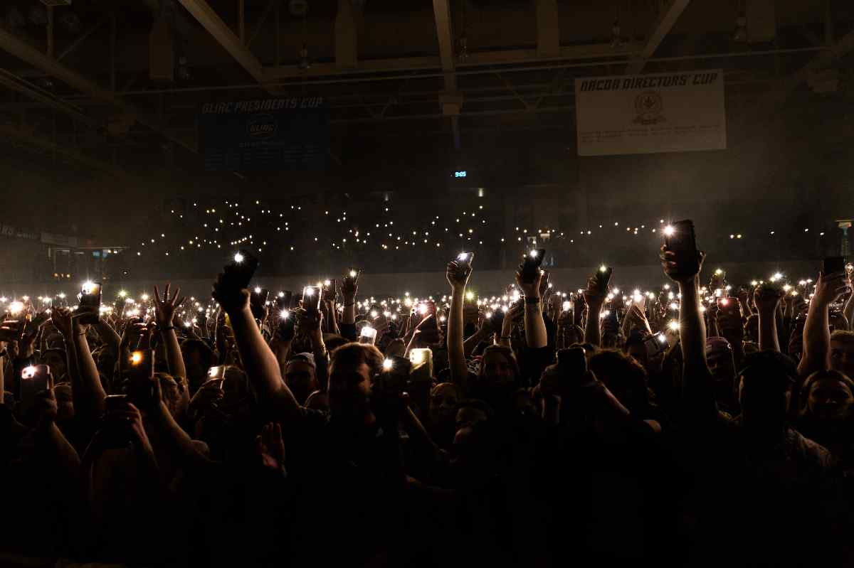 Crowd with their flashlights up in the air at a concert