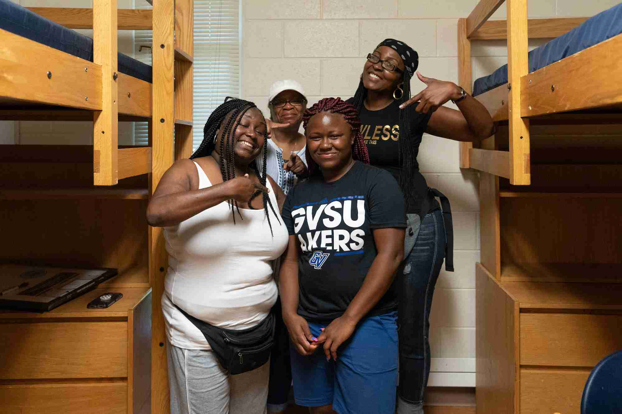 Family moving student into dorm